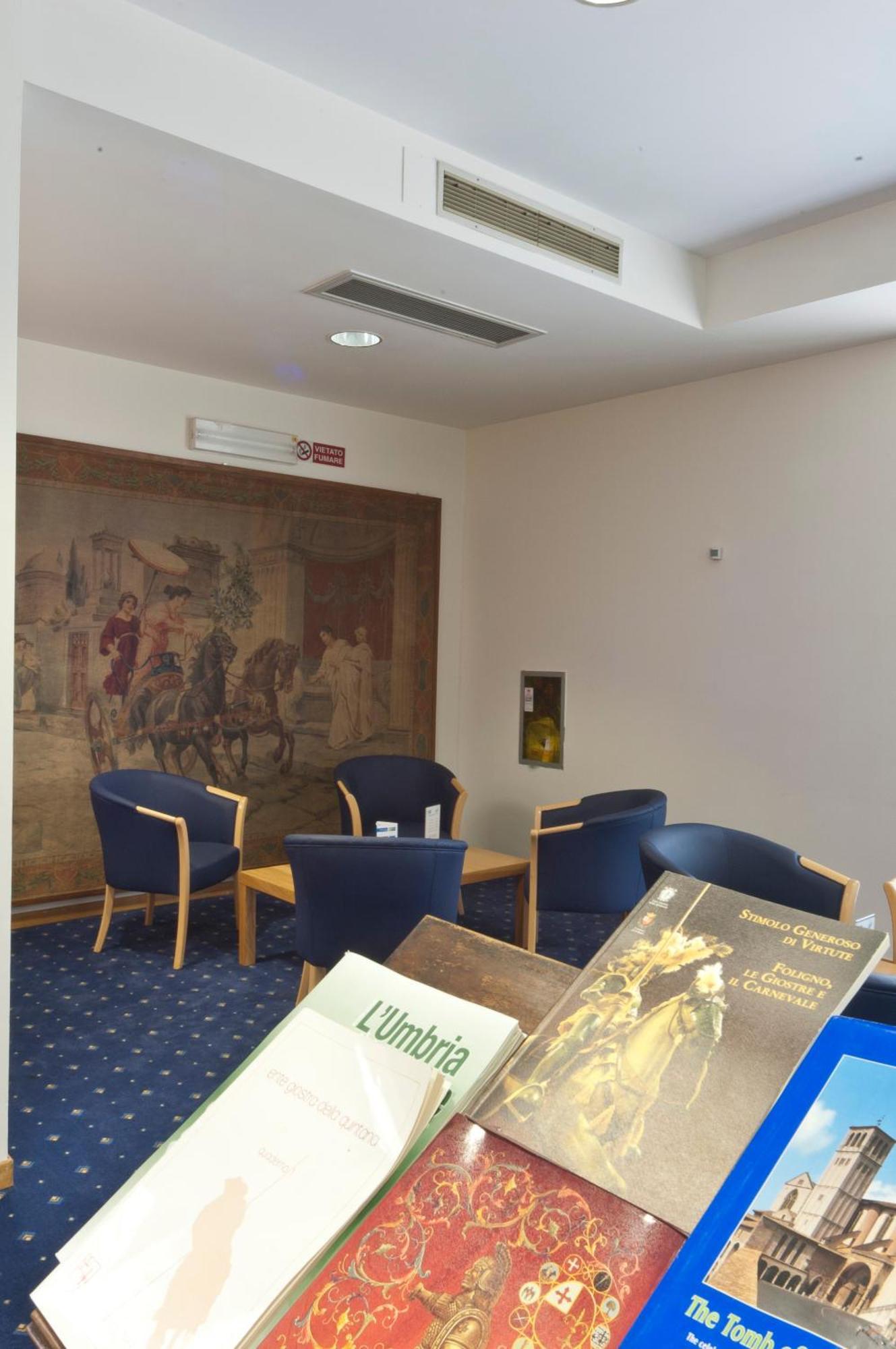 City Hotel & Suites Foligno Exterior photo