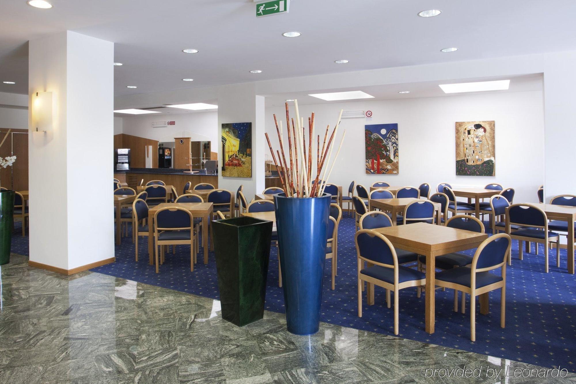 City Hotel & Suites Foligno Restaurant photo