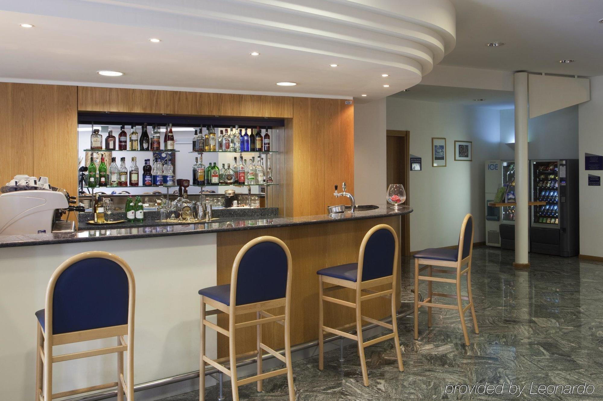 City Hotel & Suites Foligno Restaurant photo